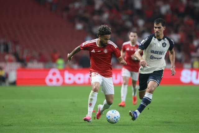 Castigo no fim: Vitor Bueno decide e Remo arranca empate do Internacional