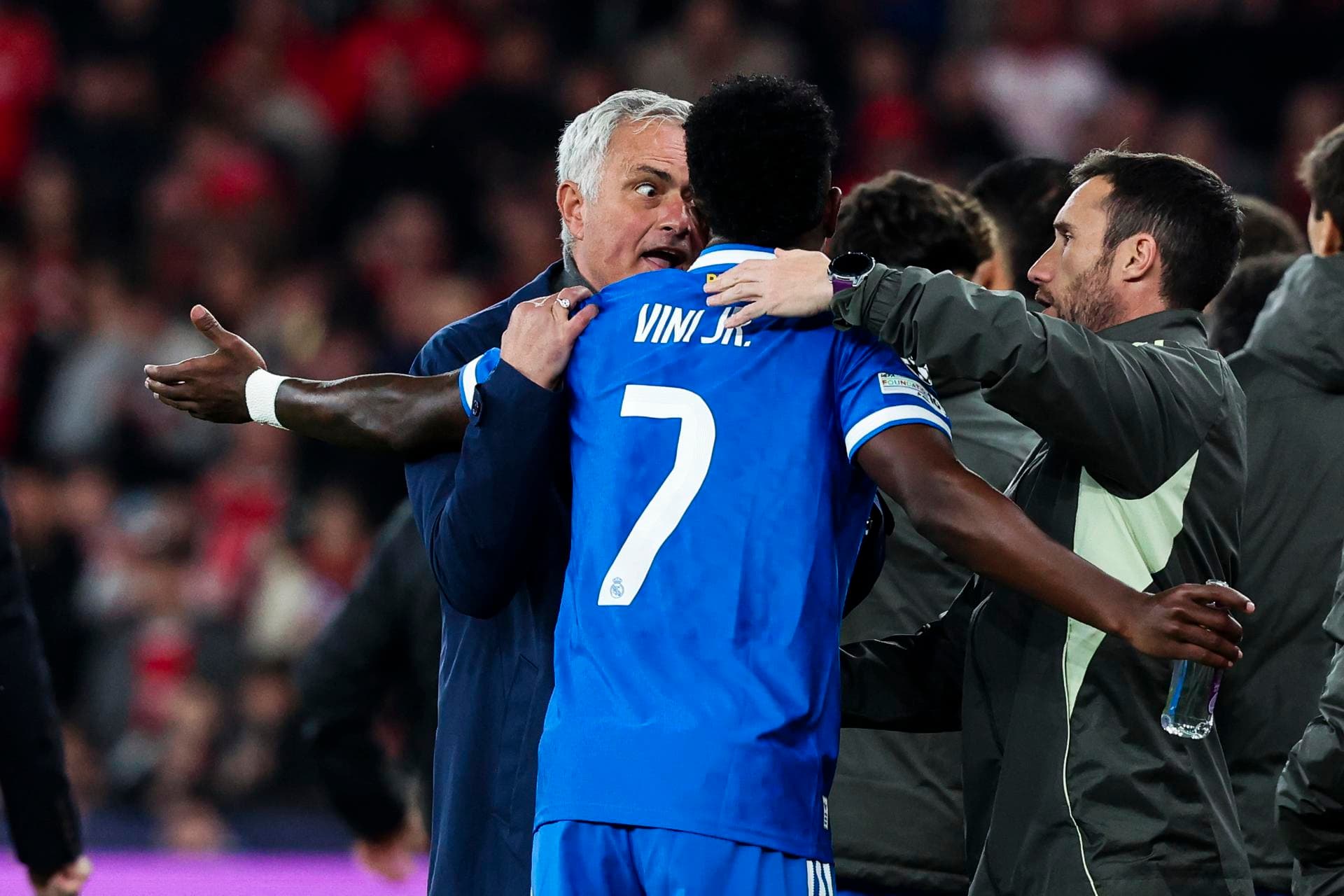 Mourinho relembra caso Prestianni e diz que Vini Jr. ‘não é respeitado’