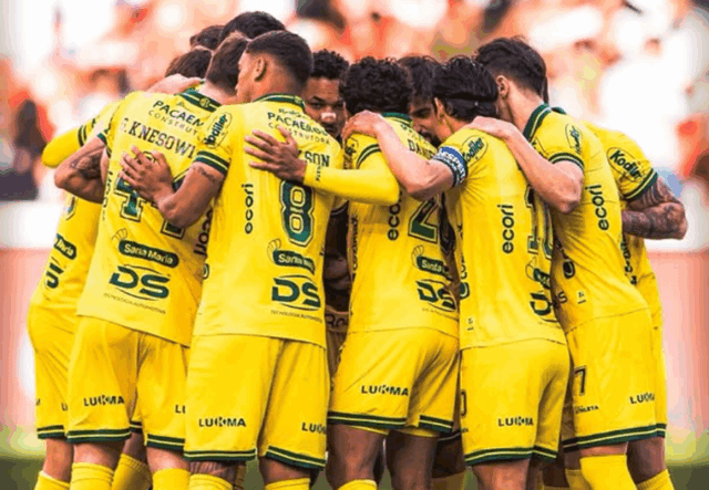 Mirassol pressiona, mas perde para LDU nos pênaltis