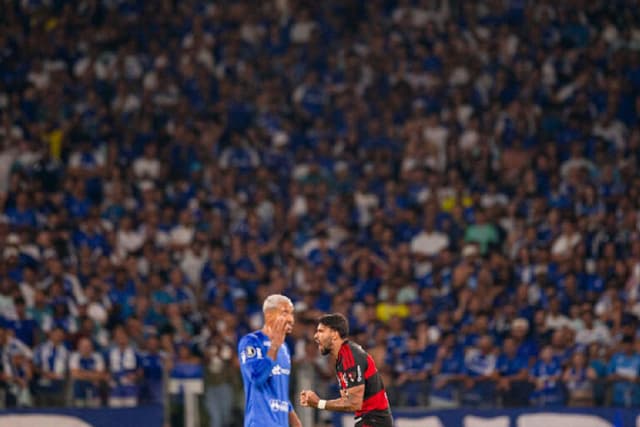 Paquetá marca no primeiro toque e Flamengo arranca empate do Cruzeiro