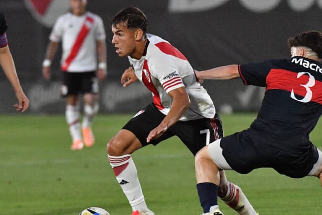 Quem é Joaquín Freitas, novo atacante do Flamengo