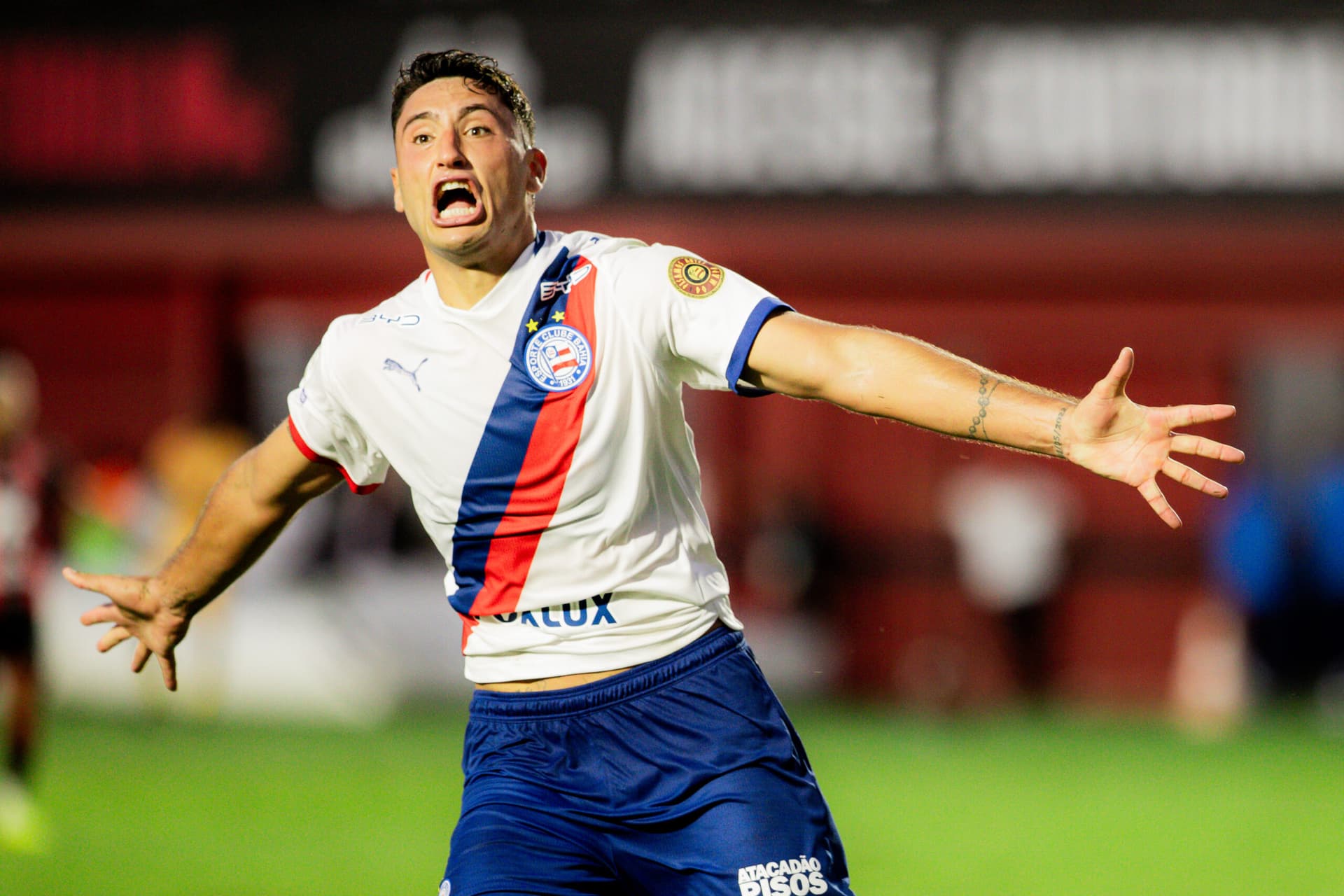 Bahia supera o Vitória no Barradão e encerra jejum no Brasileirão