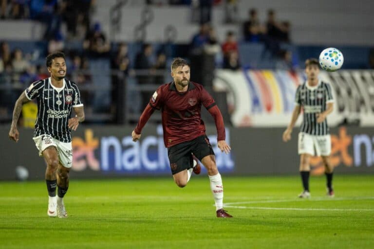 Falha de Volpi abre caminho, e Corinthians vence o Bragantino fora