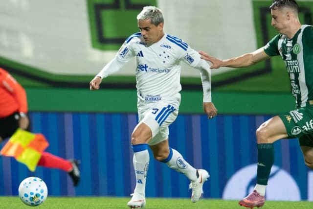 Em jogo travado, Chapecoense e Cruzeiro empatam sem gols na Arena Condá