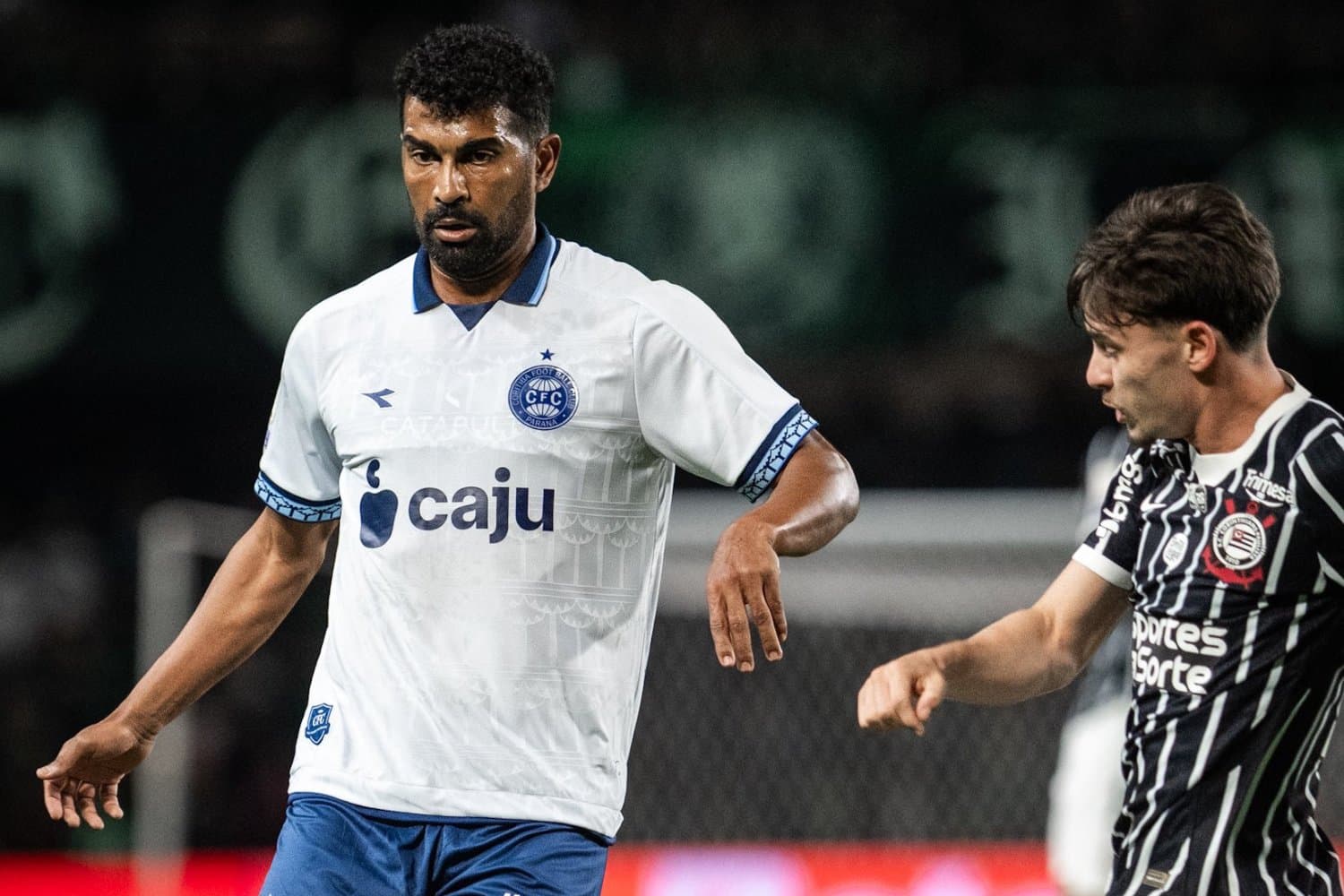 Coritiba segura pressão no fim, vence o Corinthians e salta na tabela