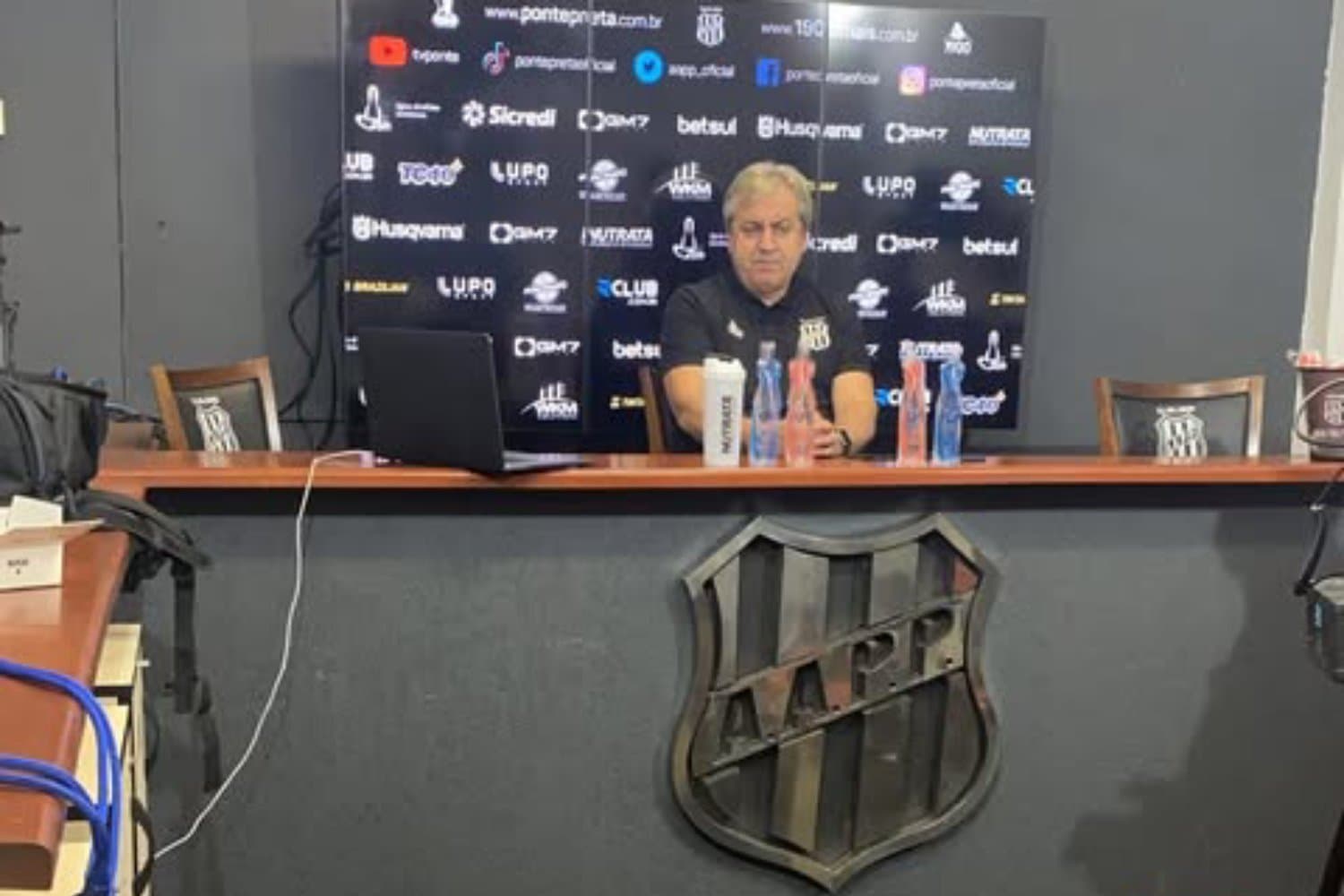 Ponte Preta terá time formado pela base para não perder de W.O.