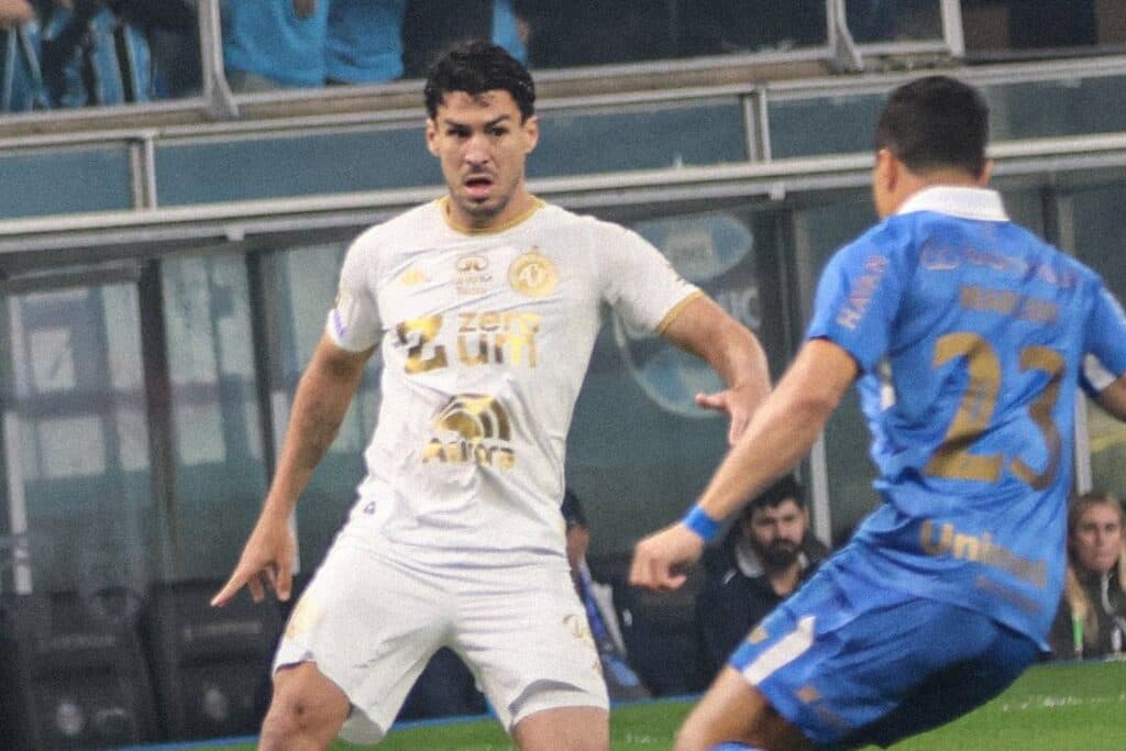 Grêmio supera susto, vira sobre a Chapecoense e respira no Brasileirão