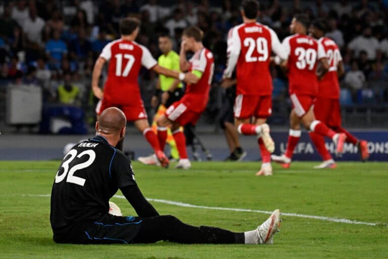 Odegaard decide, e Arsenal vence Napoli na Champions