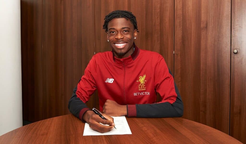 Ex-Liverpool busca chance no LinkedIn e abre novo caminho no mercado da bola