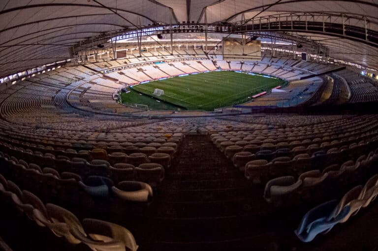 Excesso de jogos e temperatura obrigam troca de gramado no Maracanã