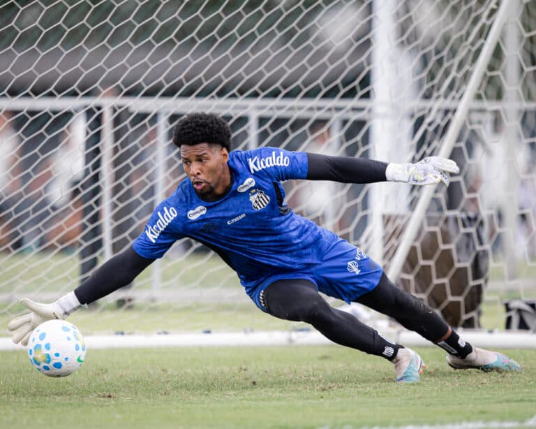 Novo goleiro do Santos tem só 5 jogos na carreira e já foi afastado