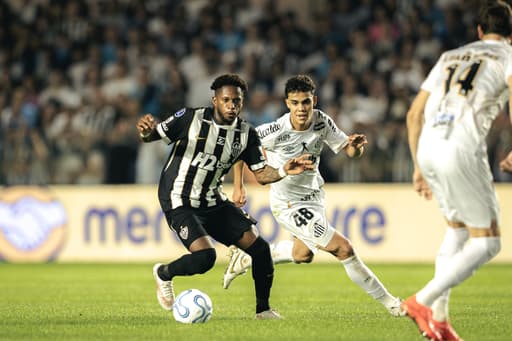 Domínguez lamenta excesso de erros, mas vê Galo ‘com vida’