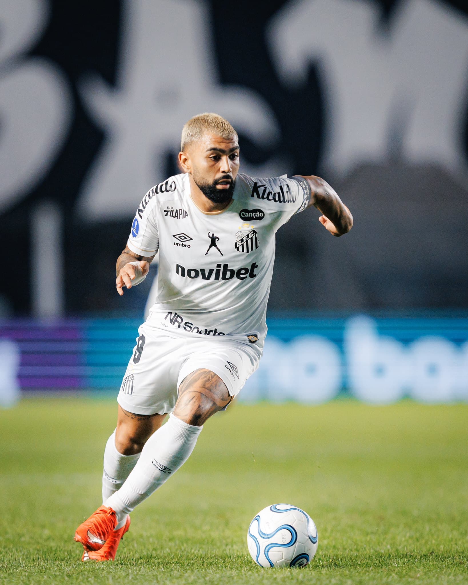Diante do Galo, camisa 9 deu as assistências para os gols de Arão e Oliva - Raul Baretta/Santos FC