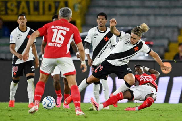 Jardim salva no fim e Vasco empata com Santa Fé na Colômbia