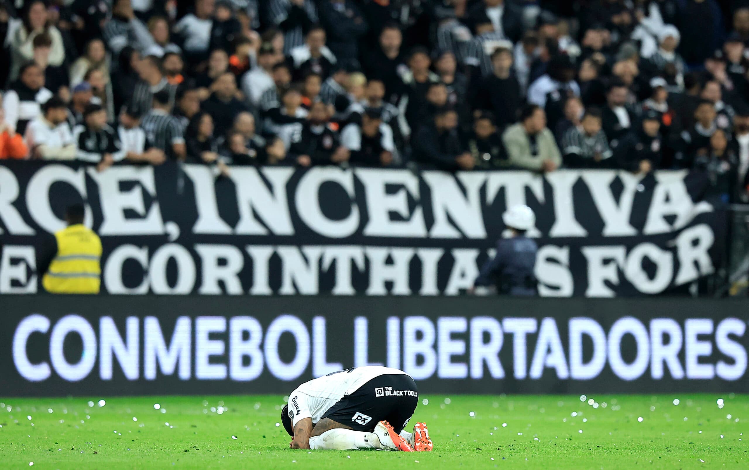 Vídeo: Debate PLACAR comenta eliminações de Corinthians e Santos, e classificação do Palmeiras