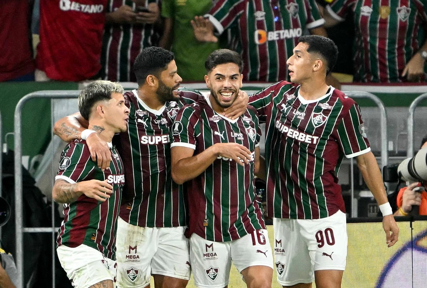 Fluminense faz dever de casa e abre vantagem sobre o Platense