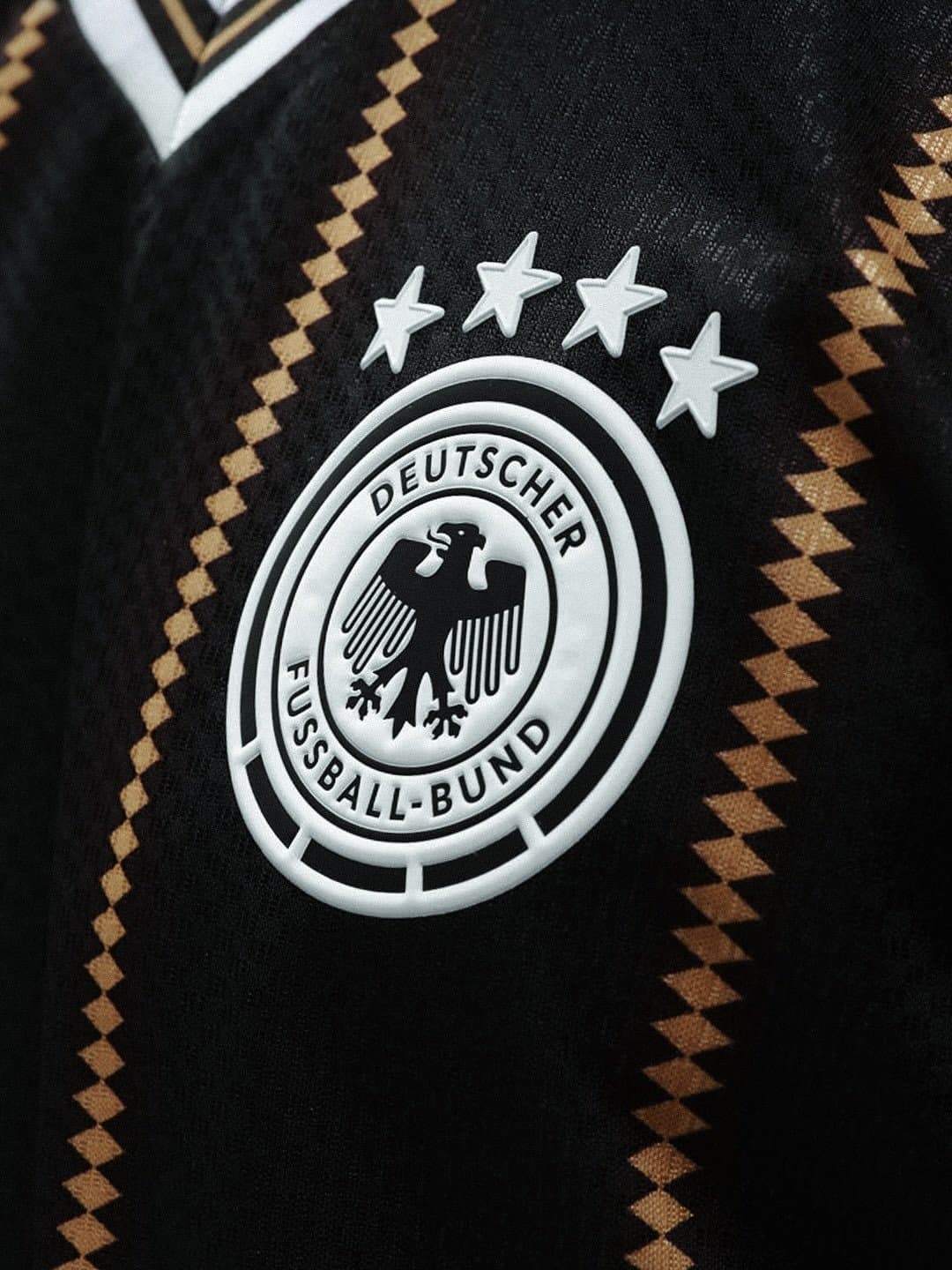 Detalhes do escudo da Alemanha - Reprodução/@adidasgermany