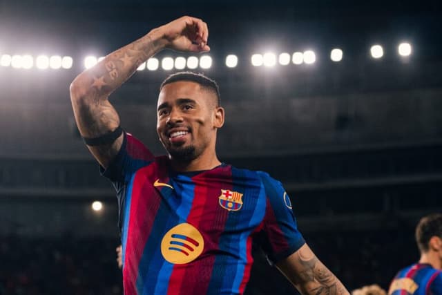 Com show de Raphinha e Yamal, Barcelona atropela Feyenoord na Champions