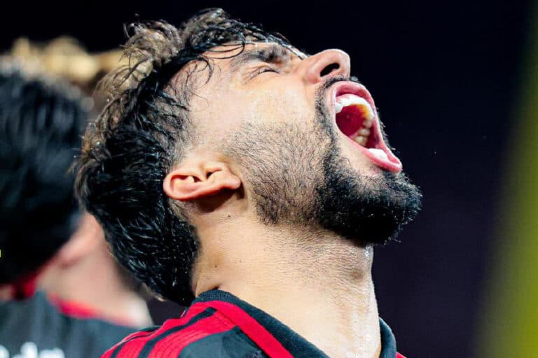 Flamengo vence o Mirassol em jogo atrasado e encosta na liderança