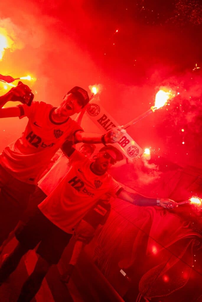 Atlético-MG mostra uniforme inspirado na ‘Rua de Fogo’
