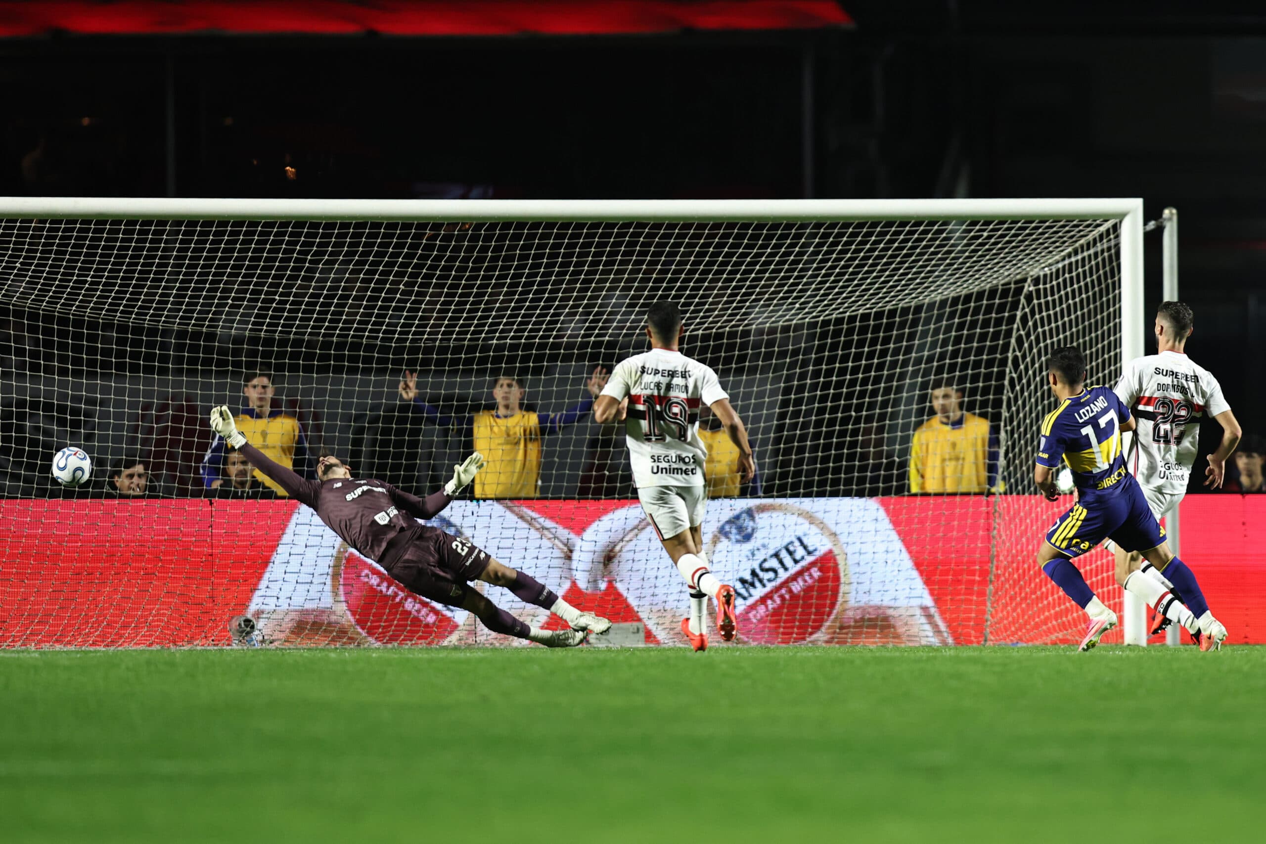 Boca Juniors não sente Morumbi e avança contra o São Paulo