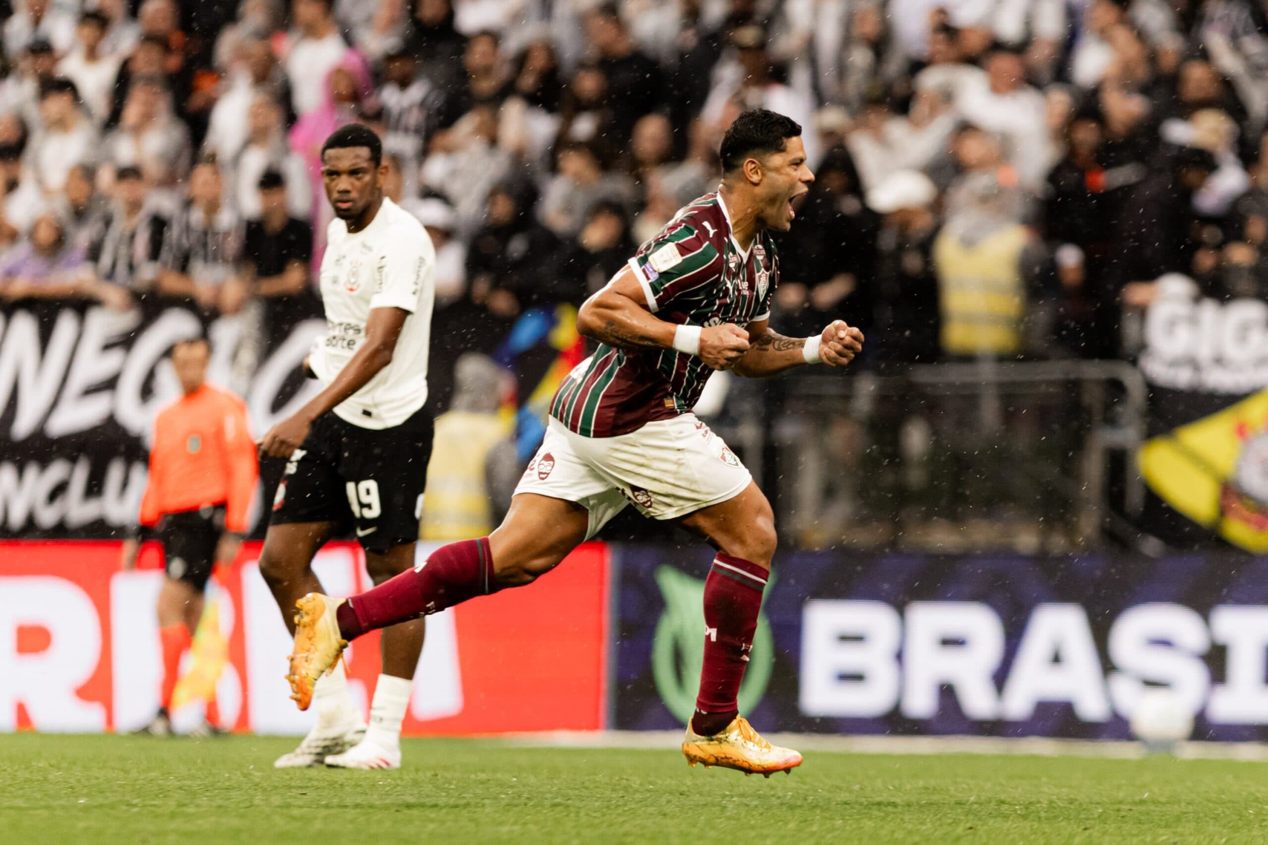 Hulk decide, Fluminense vence por 3 a 1 e amplia crise corintiana