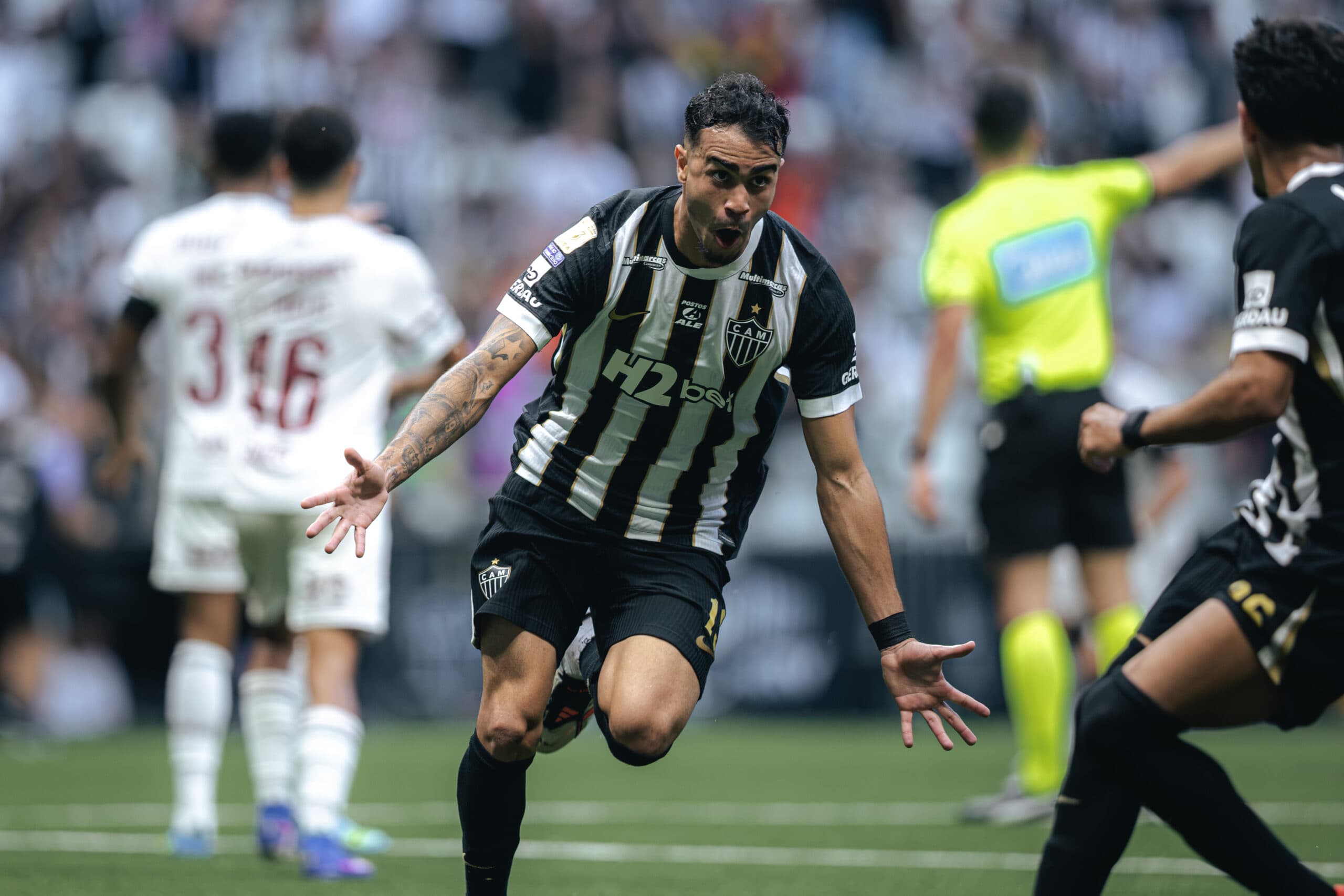 Atlético-MG acorda no segundo tempo, vence Fluminense e encerra invencibilidade carioca