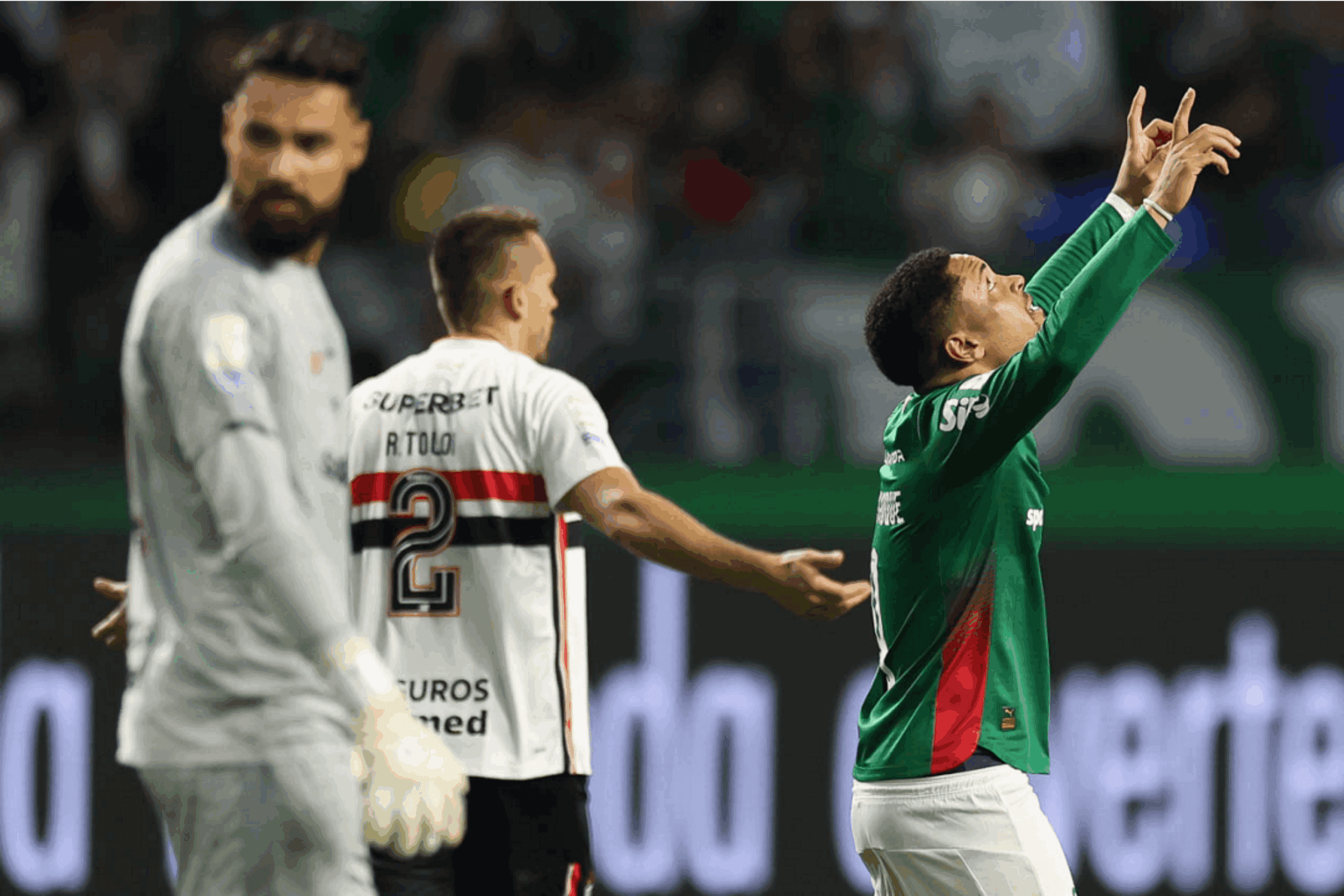 Palmeiras castiga São Paulo após expulsão e vence clássico no Nubank Parque