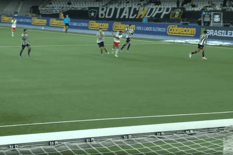 Botafogo x RB Bragantino: CBF reconhece erro na expulsão de Wallace Yan