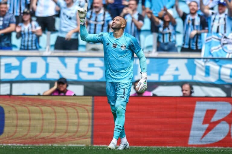 Weverton faz milagres e garante empate do Grêmio contra Palmeiras