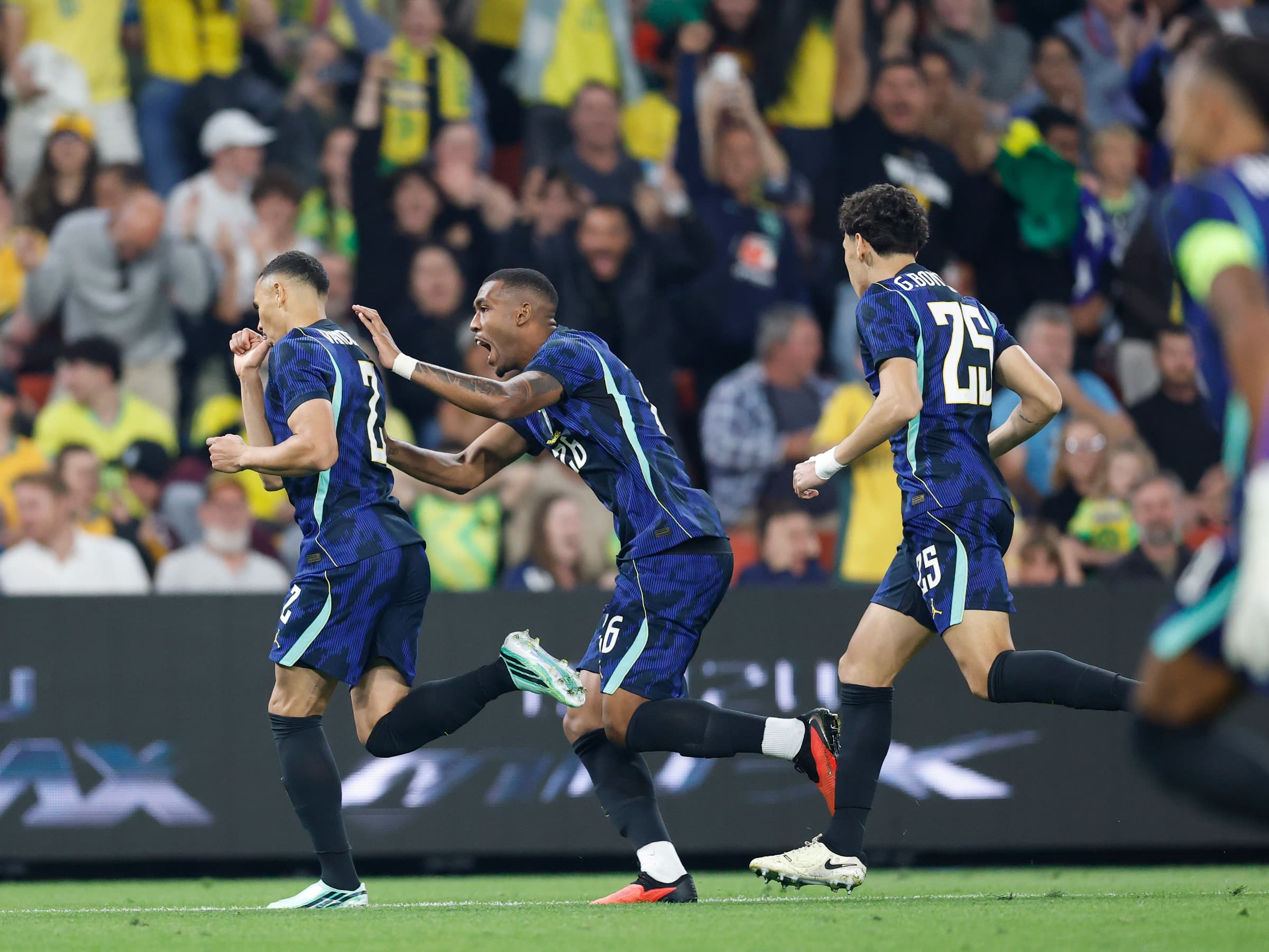 Brasil vence Austrália em amistoso de muitos gols