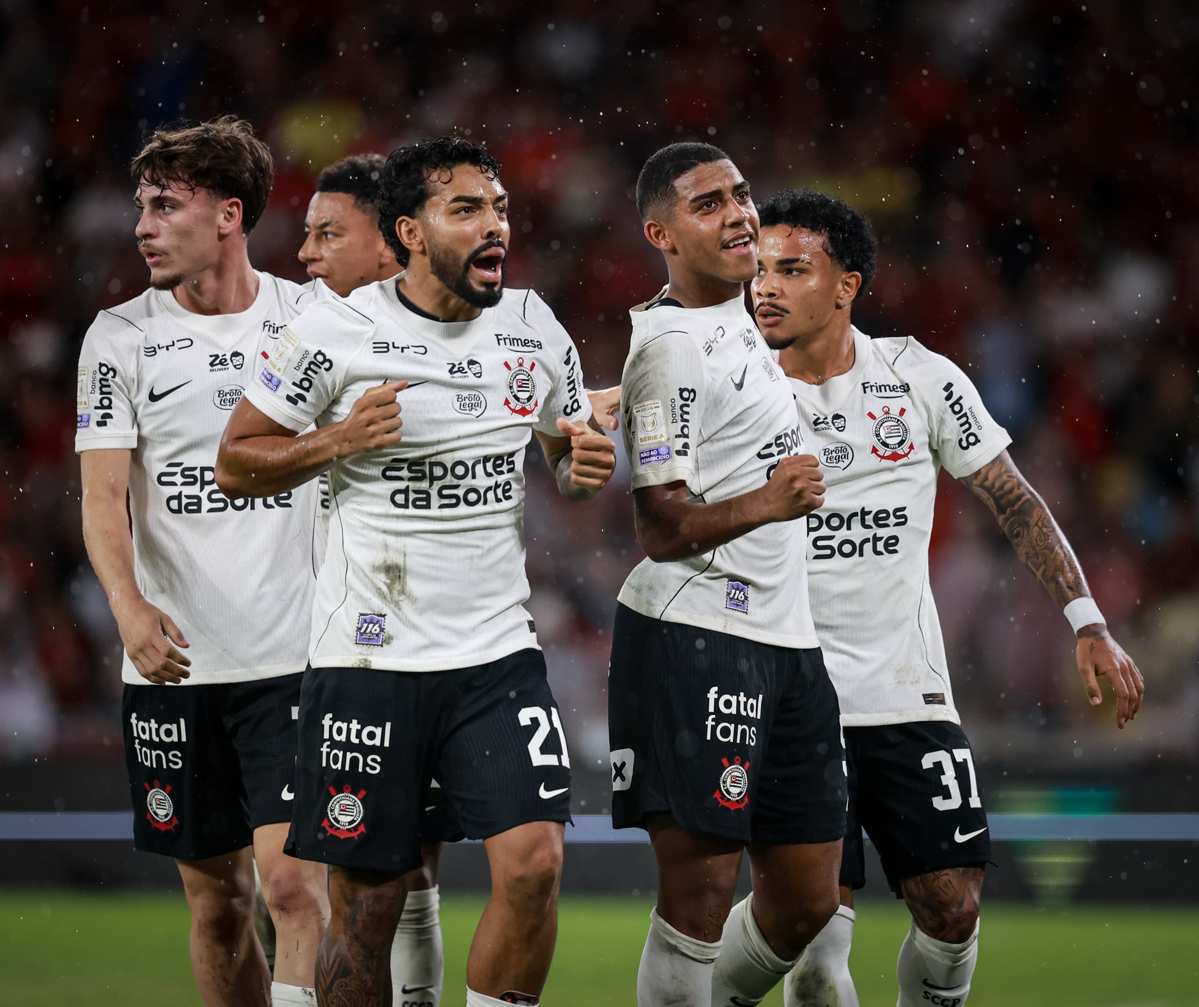 Alfinete chama Corinthians de ‘clube de várzea’
