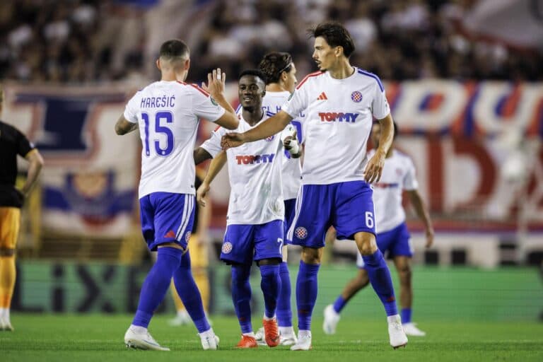 Hajduk Split surpreende e vence o Ajax em casa pela Conference League