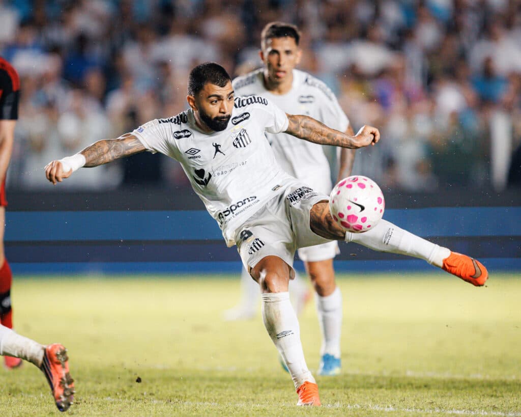 Santos aposta em Gabigol, carrasco do Palmeiras, em clássico decisivo