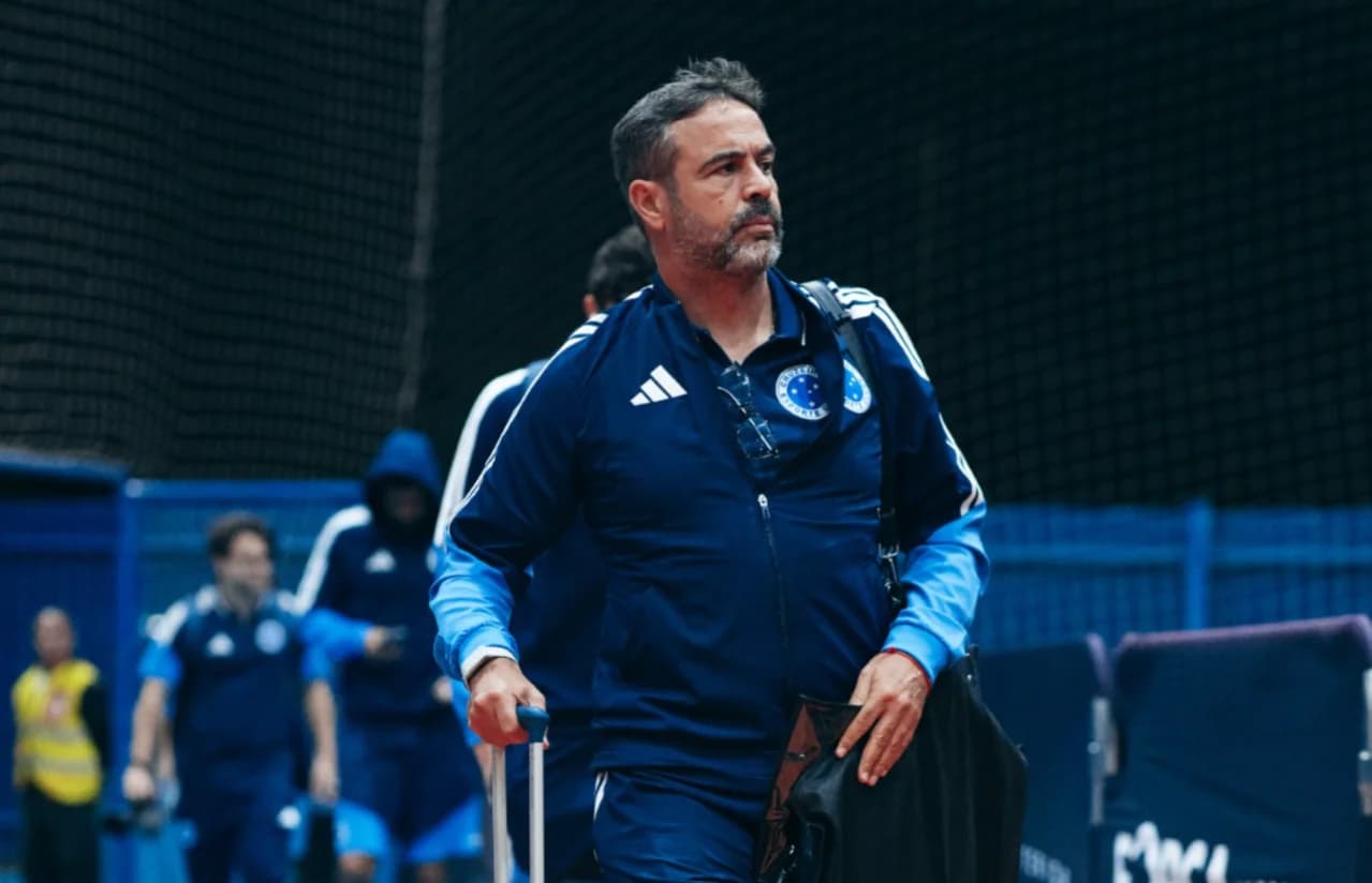 Artur Jorge denuncia xenofobia de torcedores em jogo do Cruzeiro contra o Bragantino