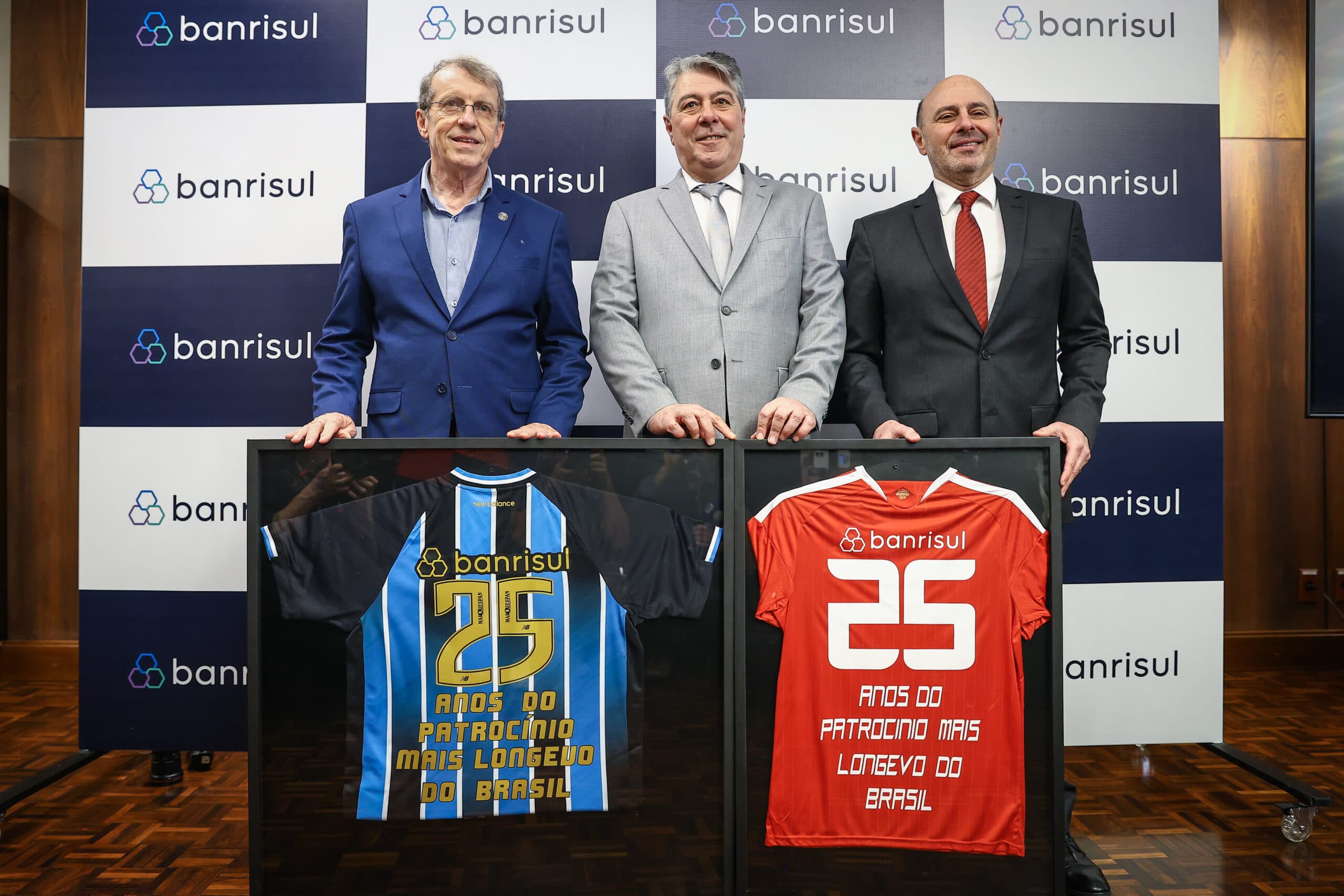 Grêmio e Inter acertam retorno de patrocinador máster ‘histórico’ para os clubes