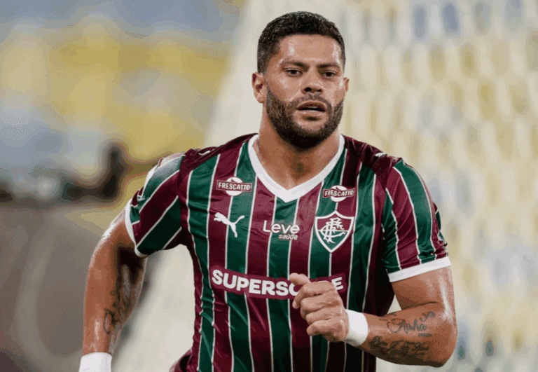 Hulk se desculpa por bate-boca com torcedor do Fluminense e explica polêmica