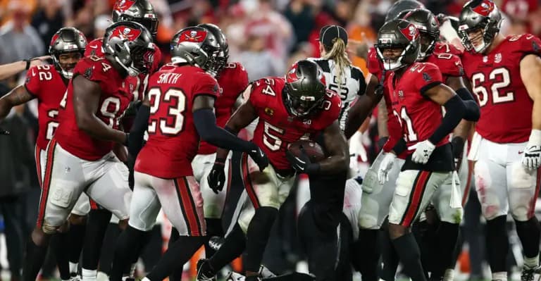 NFL: Tampa Bay Buccaneers domina pelo chão e vence Carolina Panthers
