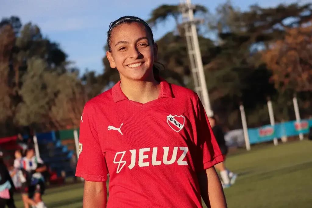 Camila Ochoa estreou com a camisa do Independiente aos 17 anos - Foto: Divulgação/Independiente