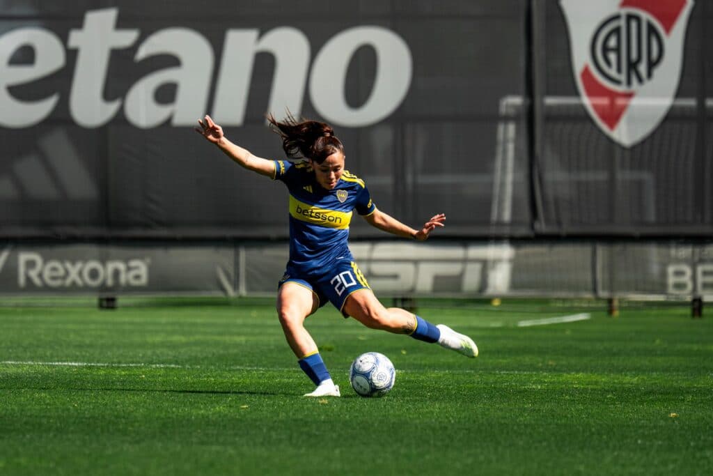 Celeste Dos Santos em ação pelo Boca Juniors - Foto: Reprodução/Instagram/celes_dossantos_