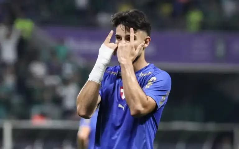 Palmeiras para em Ronaldo, mas vence e segue na vice-liderança