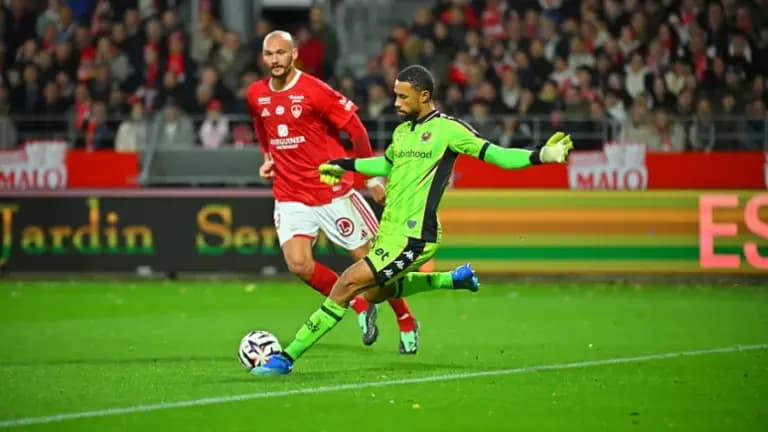 Nice vence o Brest por 2 a 1 de virada após pênalti perdido no último minuto
