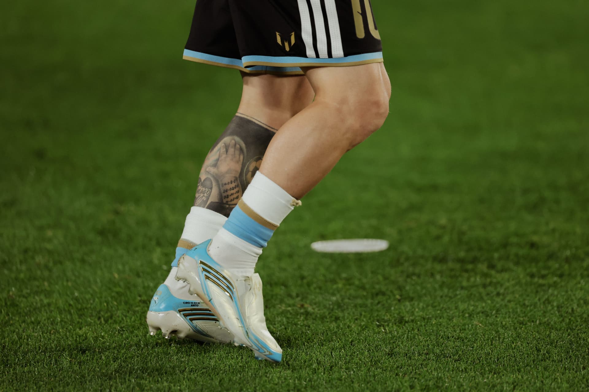 Lionel Messi em sua despedida pela seleção argentina, diante de Benin, no Monumental de Núñez (Argentina/X)