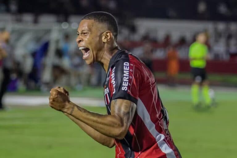 Botafogo-SP domina, vence o Ceará com gol de Hygor e respira