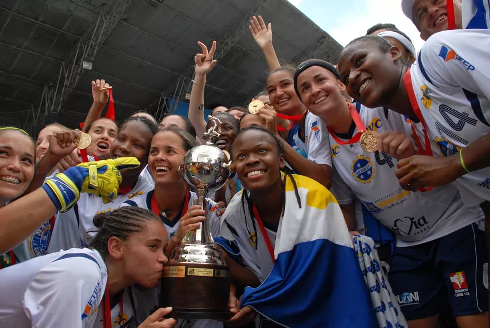 Jogadoras do São José comemoram tricampeonato da Libertadores - Foto: Acervo Museus de Esportes SJC