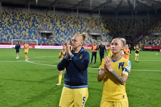 Jogadoras ucranianas agradecem à torcida após jogo - Foto: Divulgação