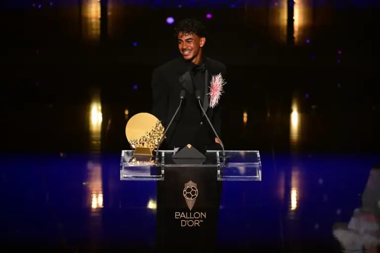 Barcelona: Flick exalta postura de Yamal após a Bola de Ouro