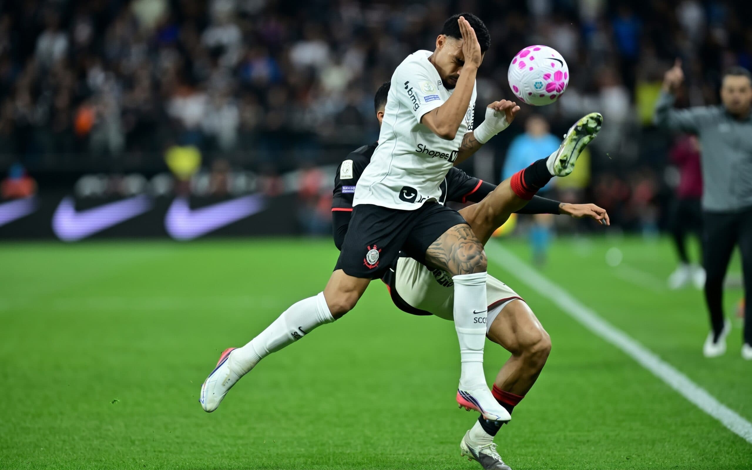 Corinthians empata com o Vitória e chega a nove jogos sem vencer
