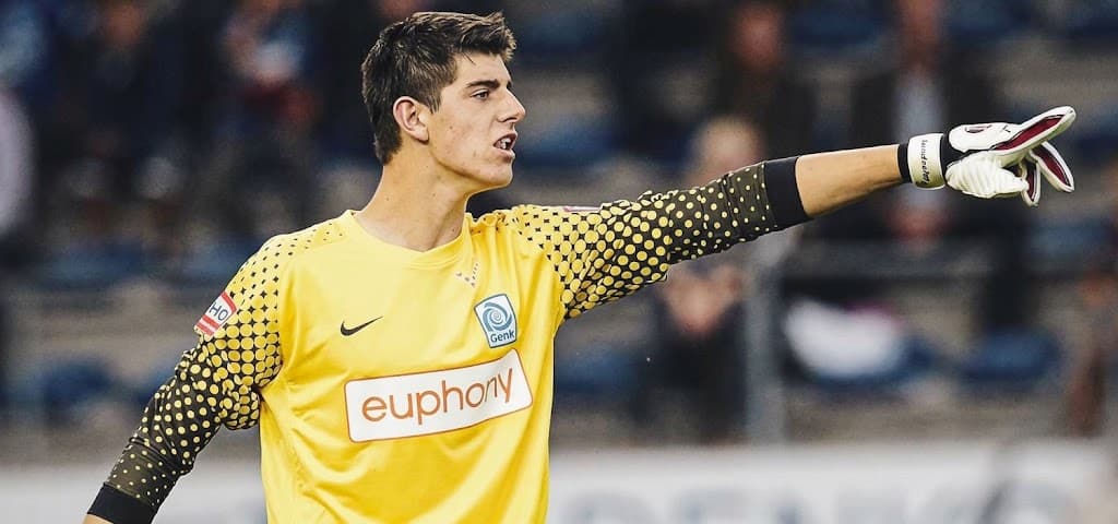 Thibaut Courtois também chegou ao Chelsea aos 21 anos - Foto: Reprodução