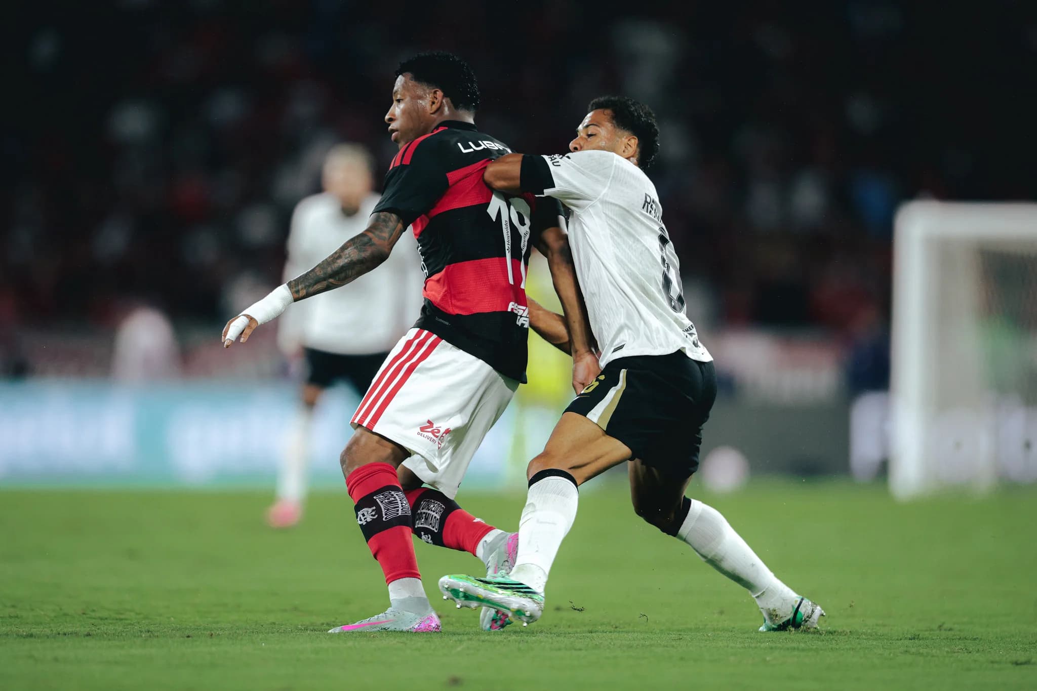 Flamengo vence Atlético-MG por 3 a 2 no Brasileirão e garante Libertadores